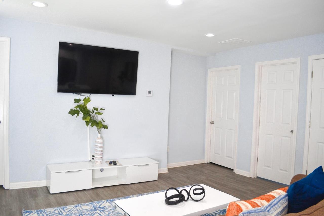Convenient Atlanta Home Exterior photo